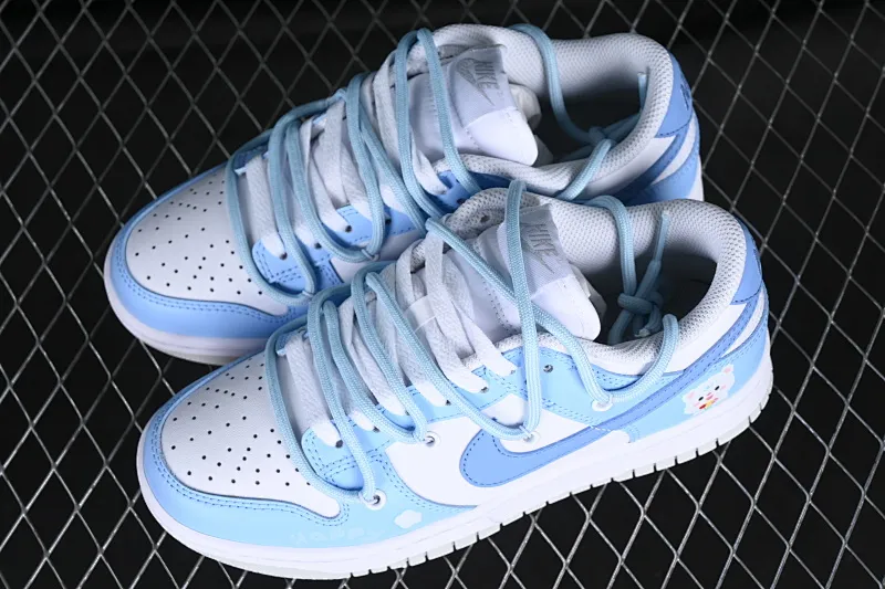 All Categories Nk SB Dunk Series Nk SB Dunk Low Low-top sneakers Nk Dunk Low Happy Bear White and blue cute girl SB deconstructed double shoelace low-top casual sneakers DH9765-102